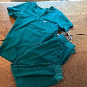 FIGS Emerald Green Scrub set